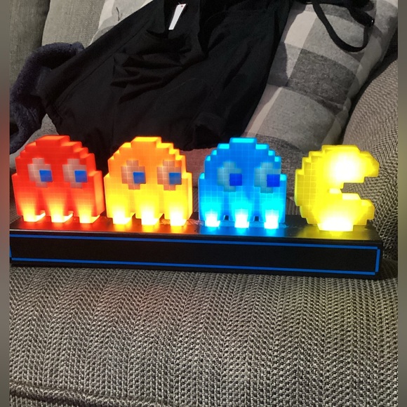 Pac-Man and ghosts light, 3 light modes, battery or usb powered (both included) - Picture 1 of 10
